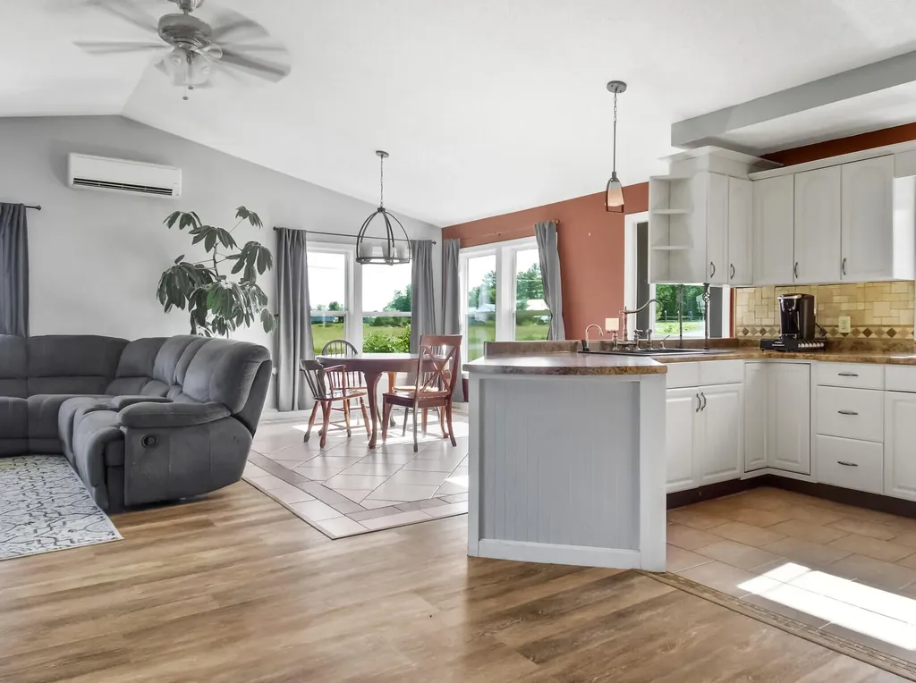 6 Kennedy Drive Palmyra ME 04965