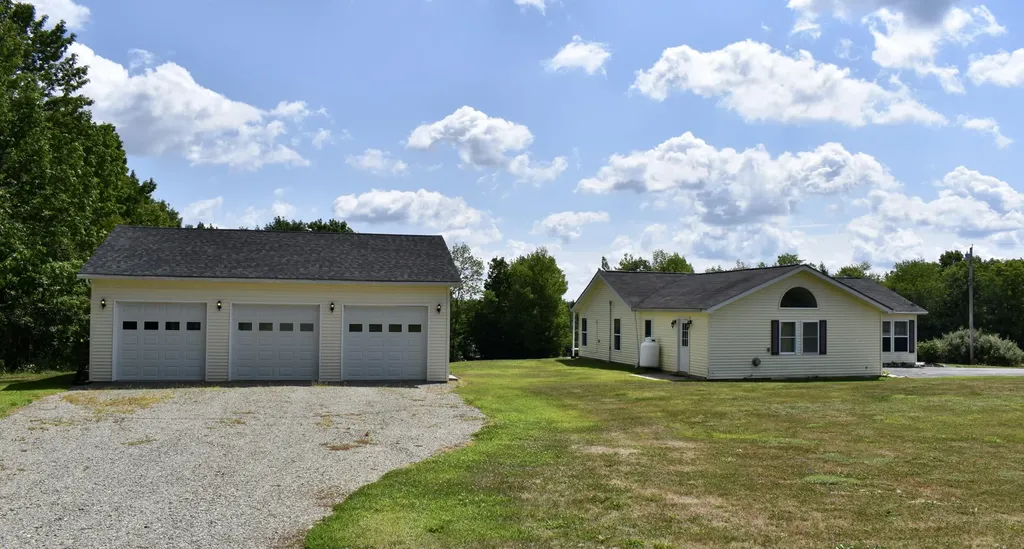 6 Kennedy Drive Palmyra ME 04965