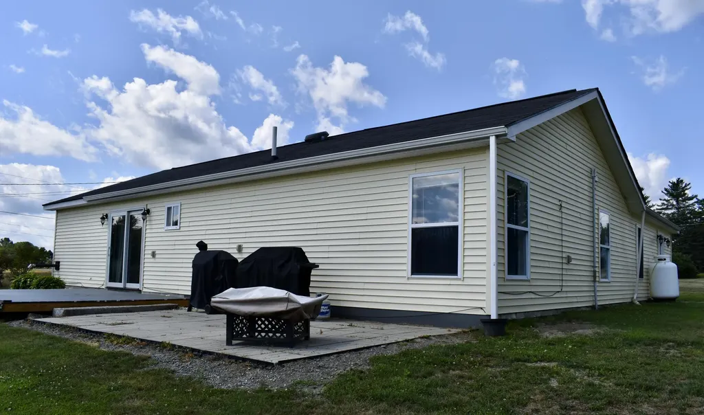 6 Kennedy Drive Palmyra ME 04965