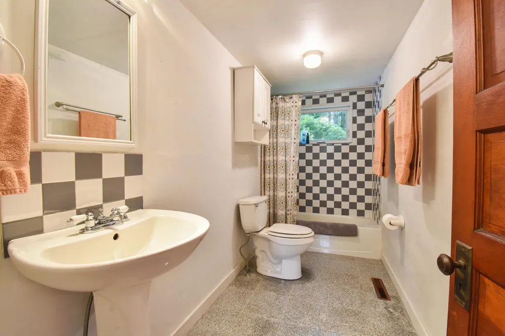 1181 Ridge Road Bowdoinham ME 04008