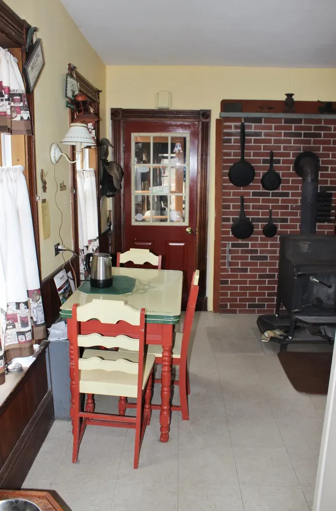 518 Main Street Oxford ME 04270