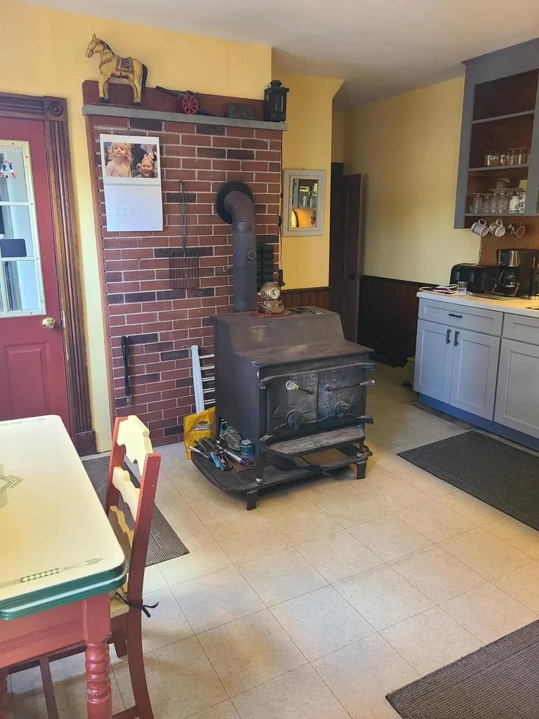 518 Main Street Oxford ME 04270