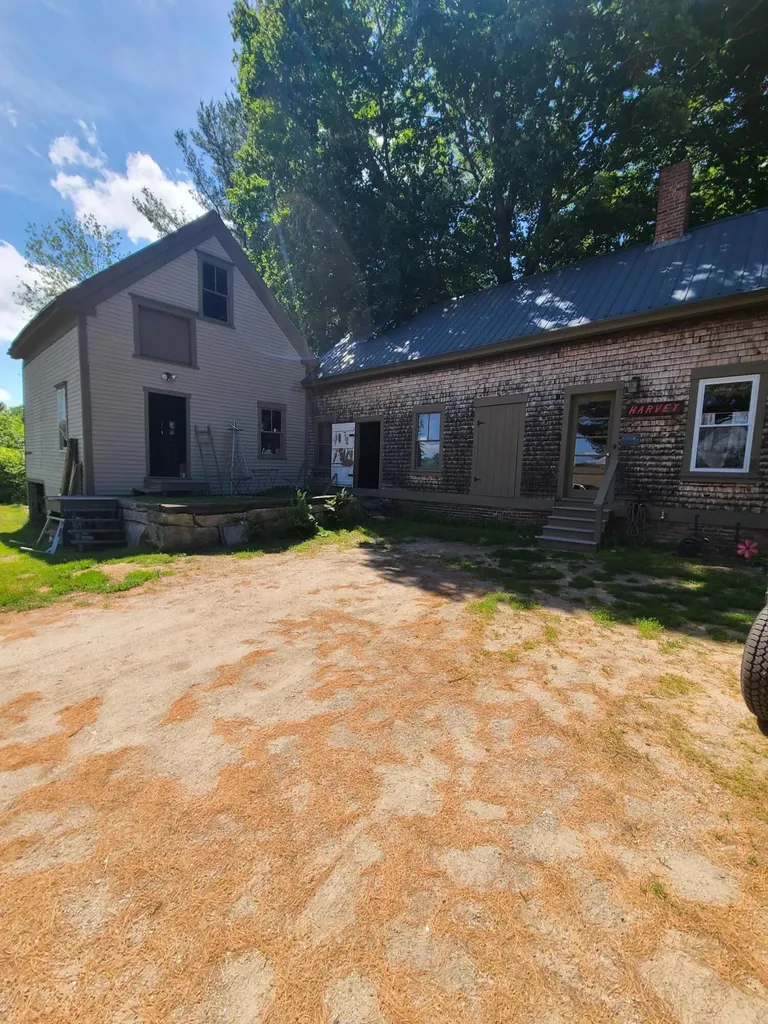 518 Main Street Oxford ME 04270