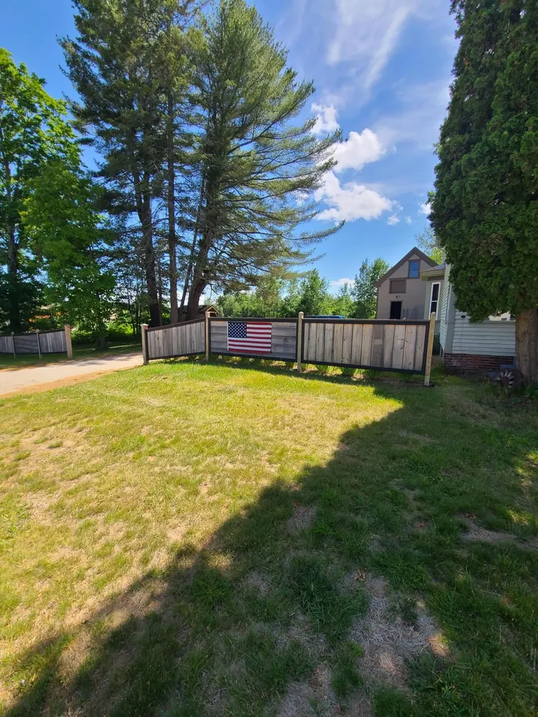 518 Main Street Oxford ME 04270