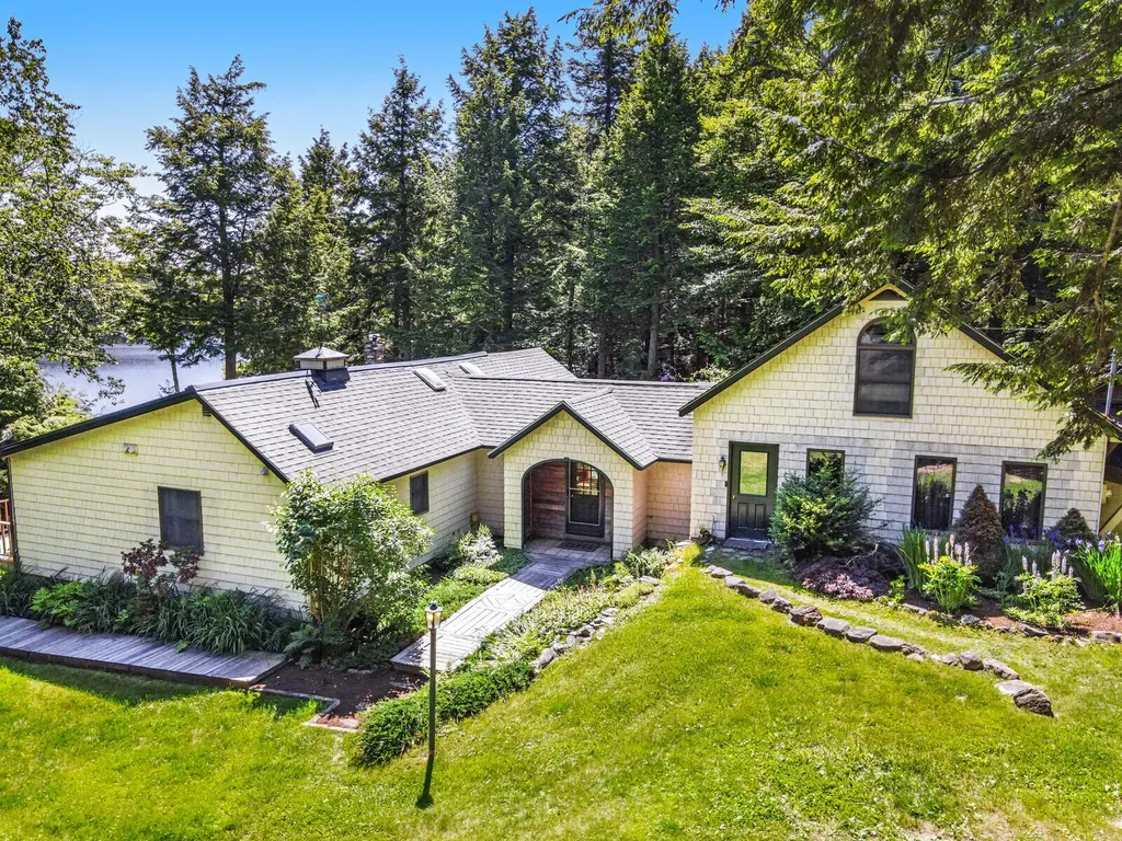 26 Rocky Point Road Lincolnville ME 04849