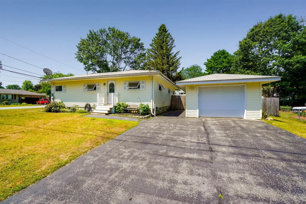 5 Matthew Street Lisbon ME 04250