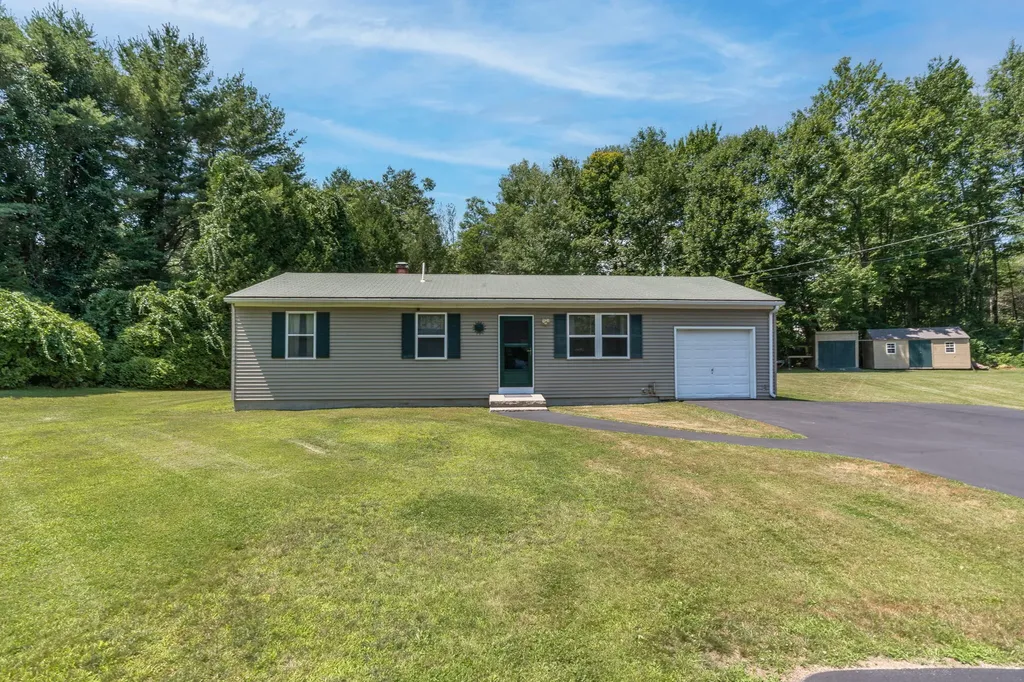 1118 Narragansett Trail Buxton ME 04093