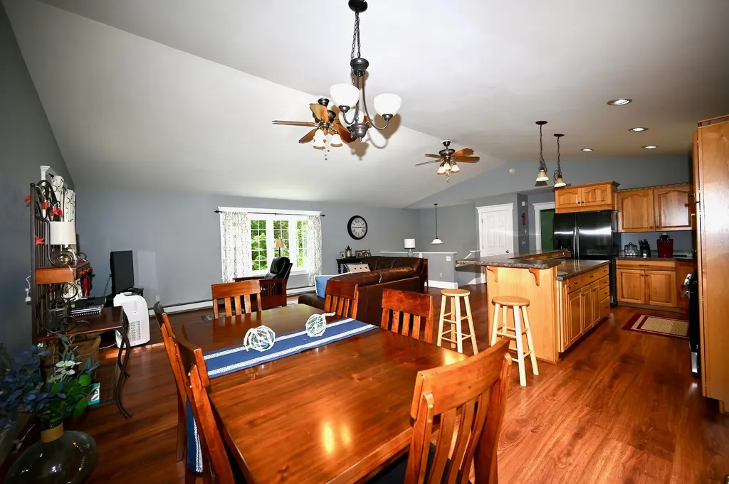 15 Pleasant Drive Minot ME 04258