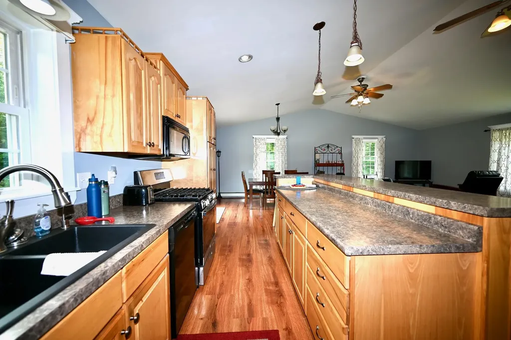 15 Pleasant Drive Minot ME 04258