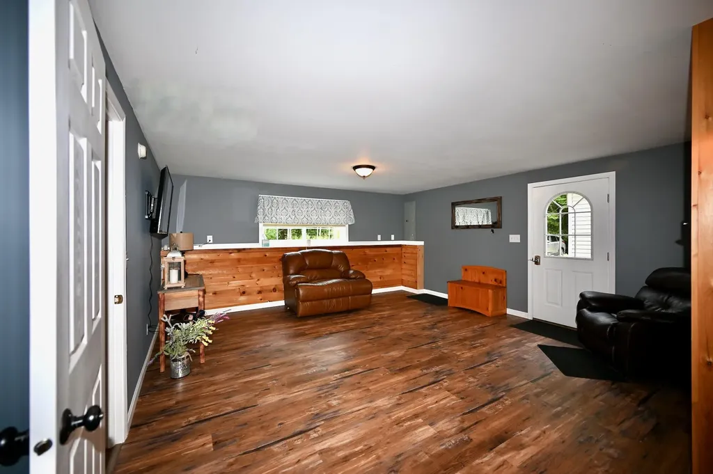 15 Pleasant Drive Minot ME 04258