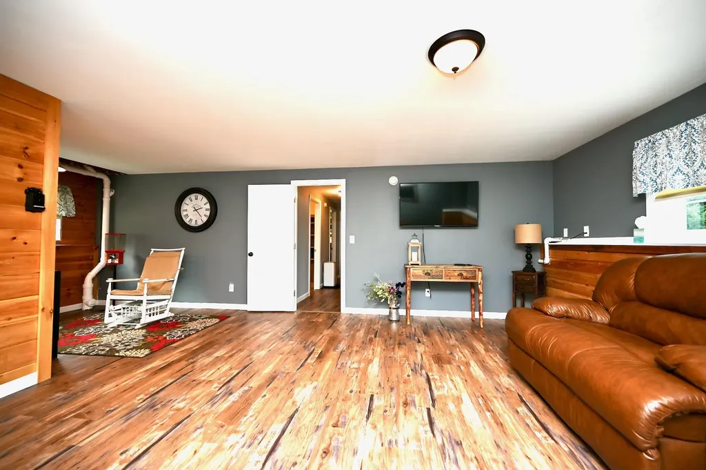 15 Pleasant Drive Minot ME 04258