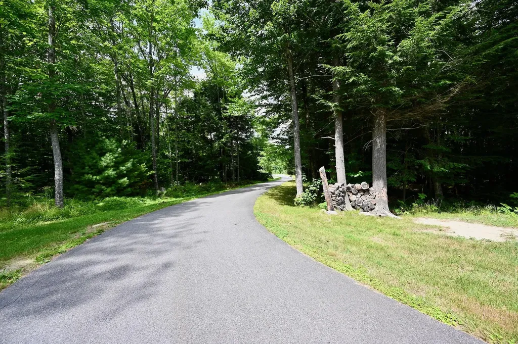 15 Pleasant Drive Minot ME 04258
