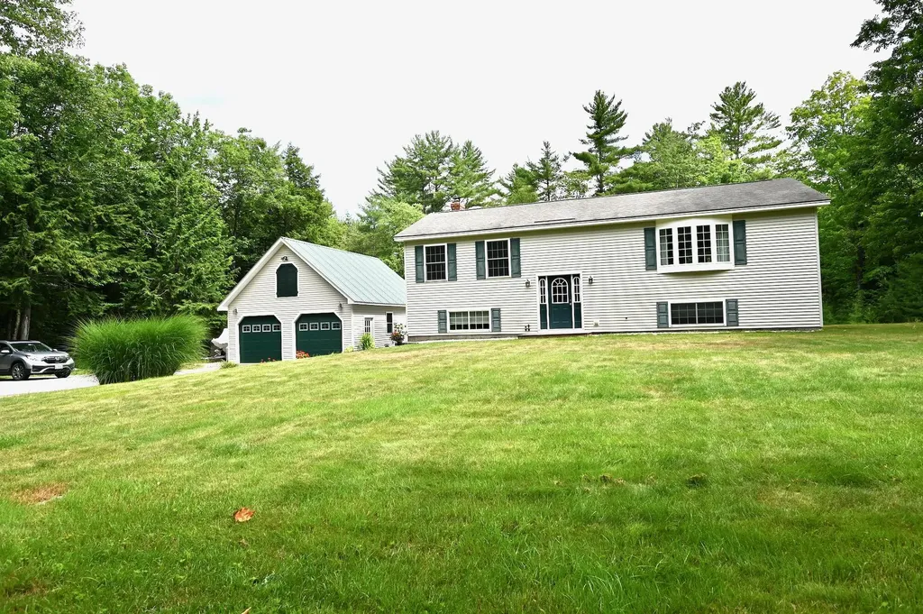 15 Pleasant Drive Minot ME 04258