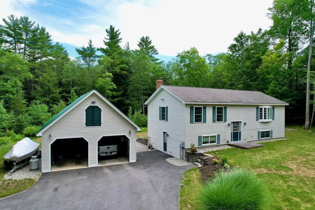 15 Pleasant Drive Minot ME 04258