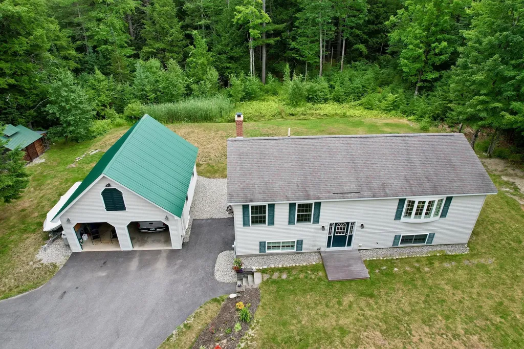 15 Pleasant Drive Minot ME 04258