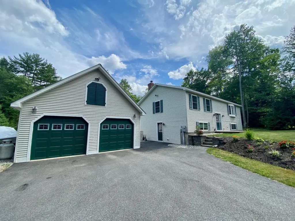 15 Pleasant Drive Minot ME 04258