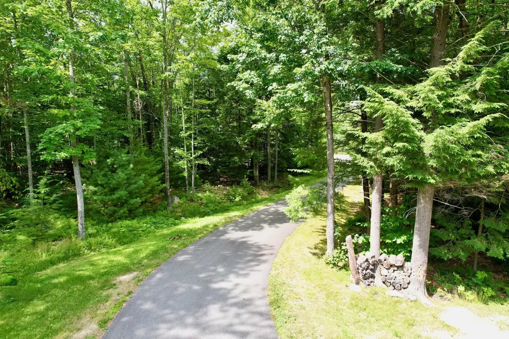 15 Pleasant Drive Minot ME 04258