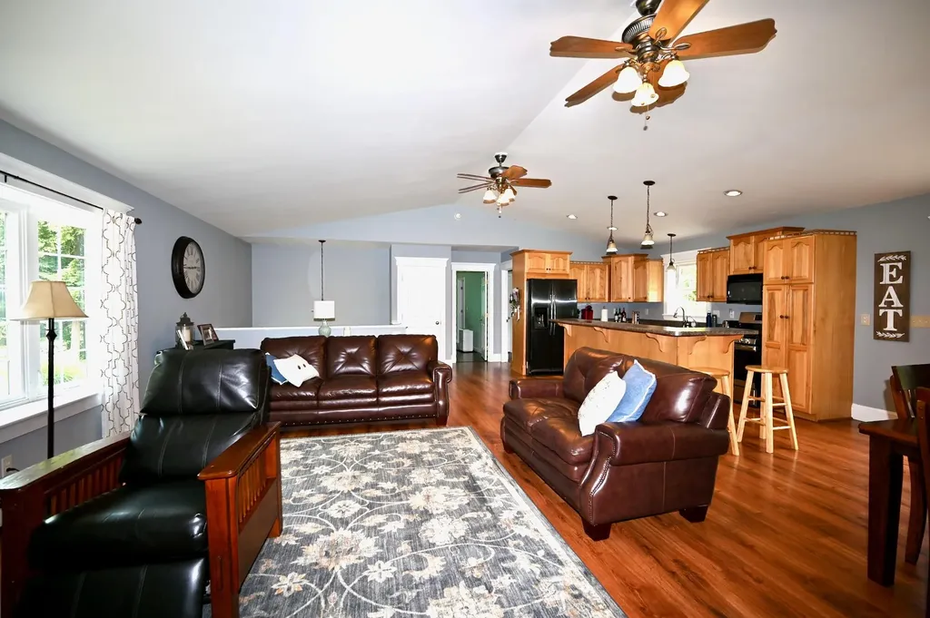 15 Pleasant Drive Minot ME 04258