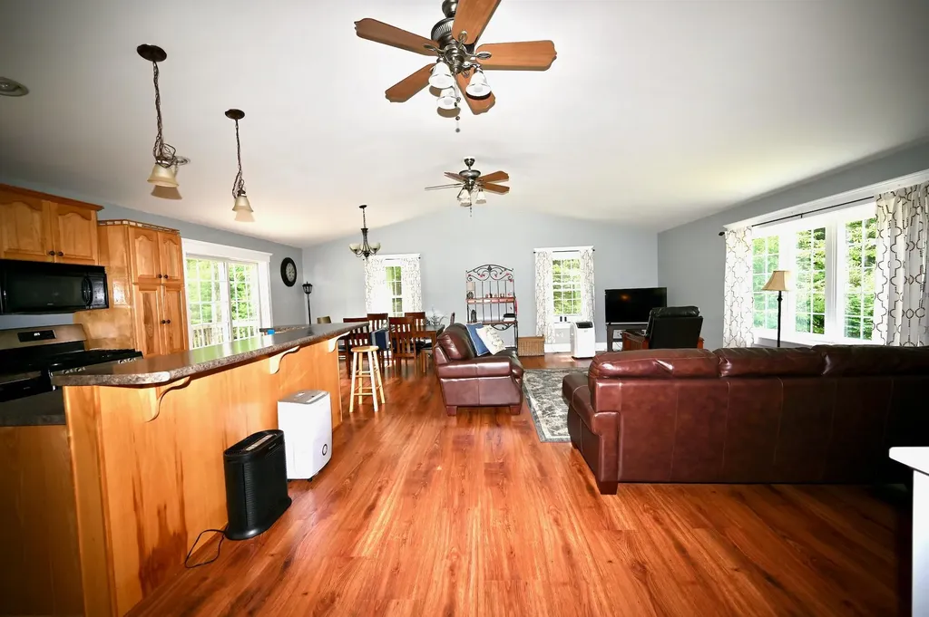 15 Pleasant Drive Minot ME 04258