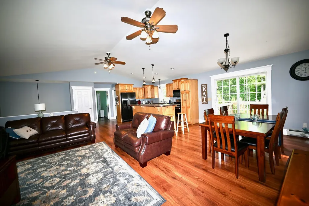 15 Pleasant Drive Minot ME 04258