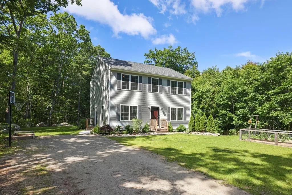 19 Maple Street Extension Topsham ME 04086