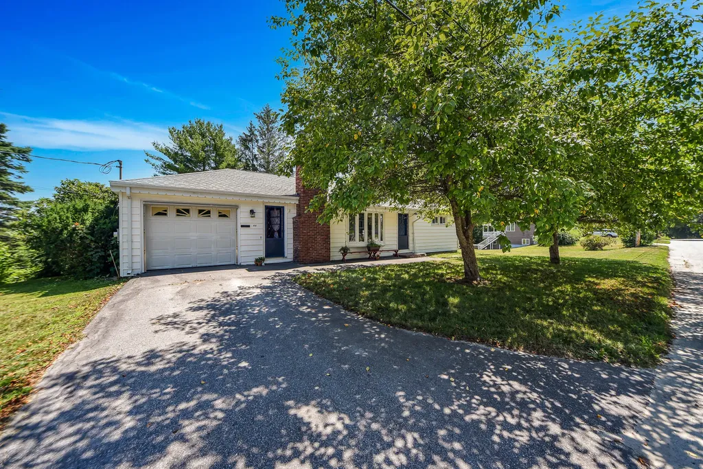 44 Dawn Avenue Lewiston ME 04240