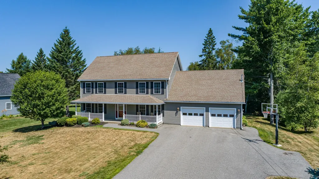 61 Constitution Avenue Hampden ME 04444