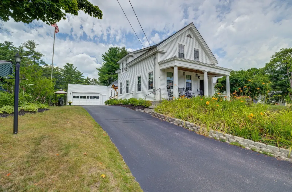 5 Naples Road Harrison ME 04040