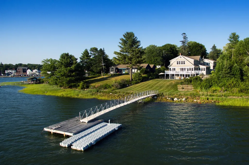 35 Water Street Damariscotta ME 04543