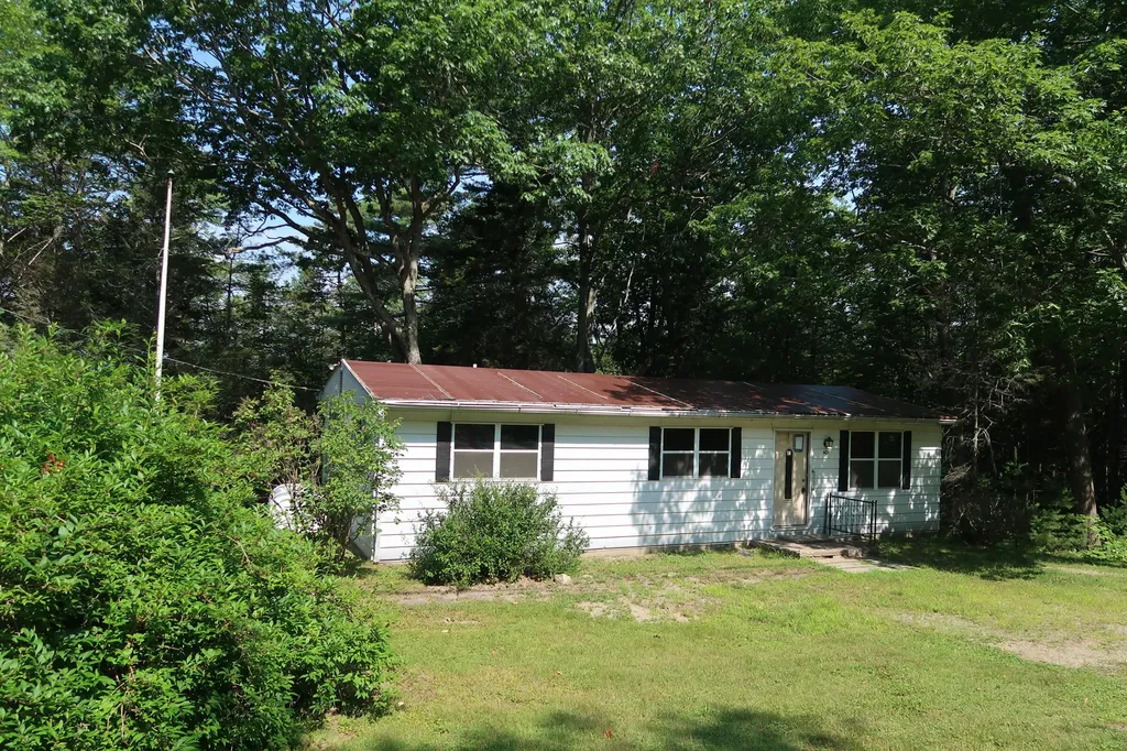 401 Cross Point Road Edgecomb ME 04556