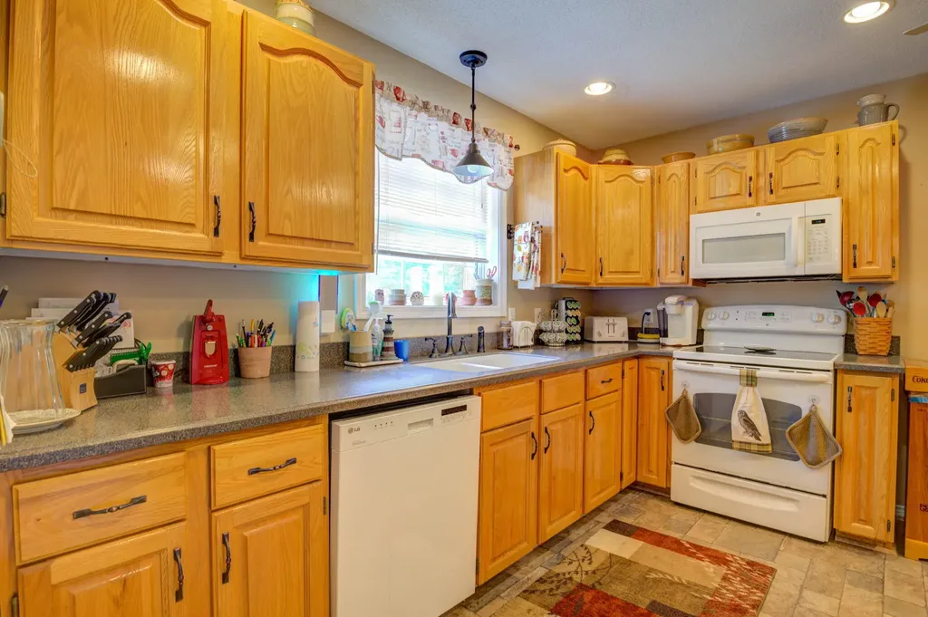 117 Skeetfield Road Oxford ME 04270