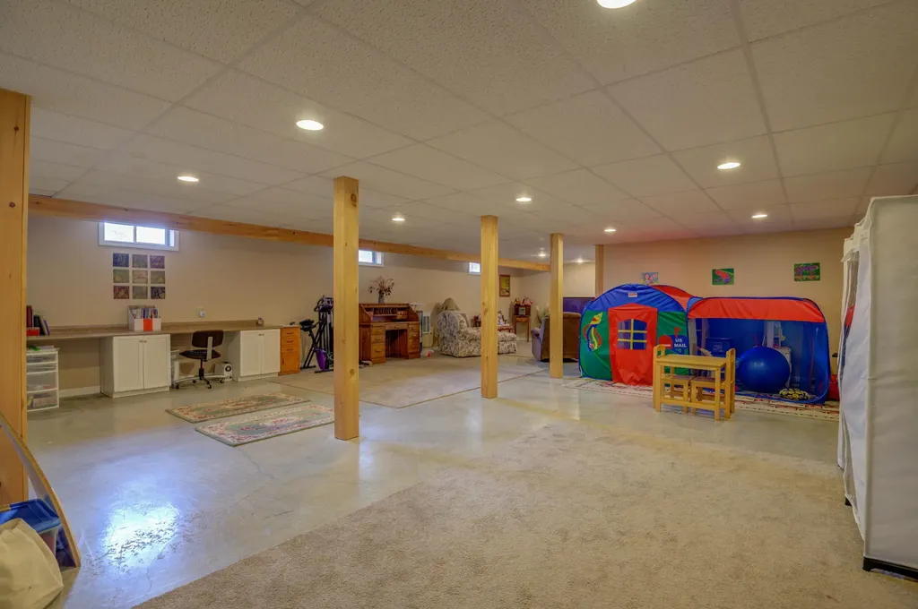117 Skeetfield Road Oxford ME 04270