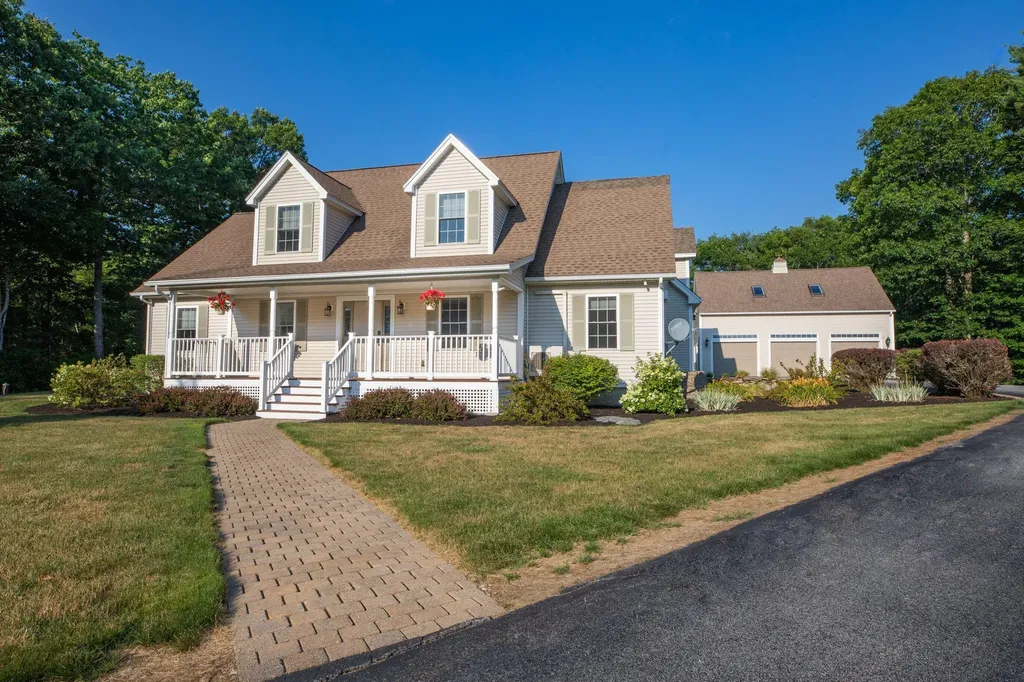 47 Aarons Way Hampden ME 04444