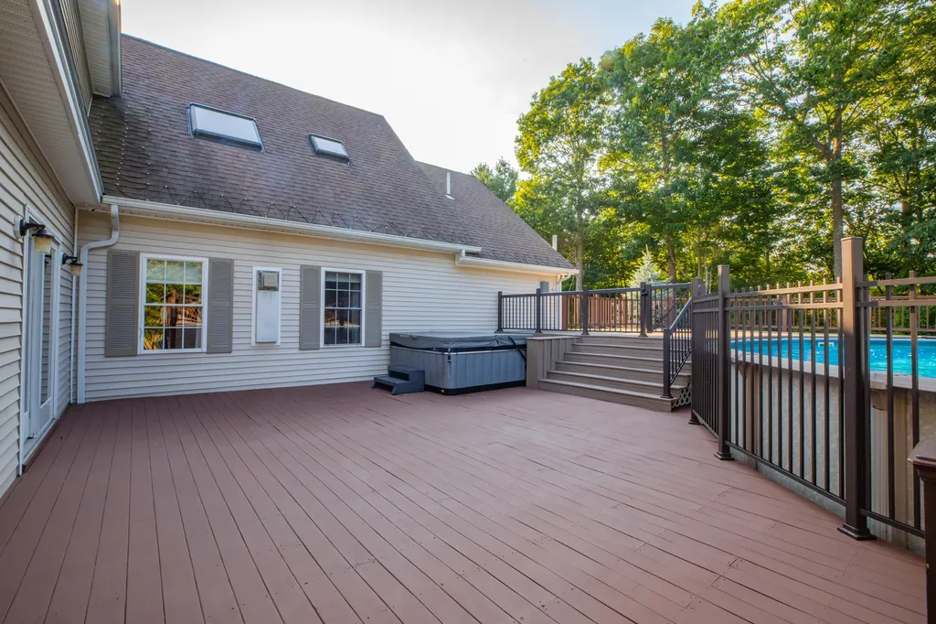 47 Aarons Way Hampden ME 04444