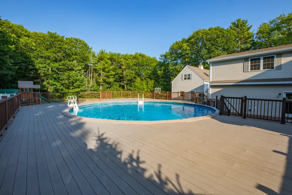47 Aarons Way Hampden ME 04444