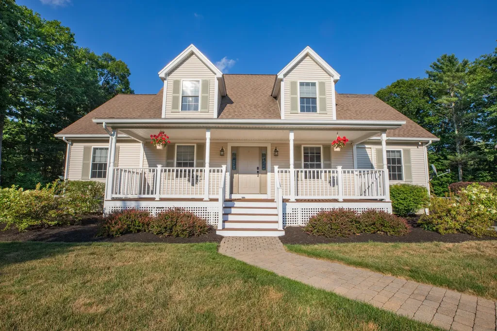 47 Aarons Way Hampden ME 04444