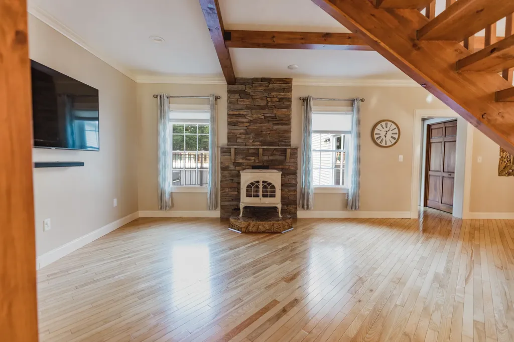 47 Aarons Way Hampden ME 04444