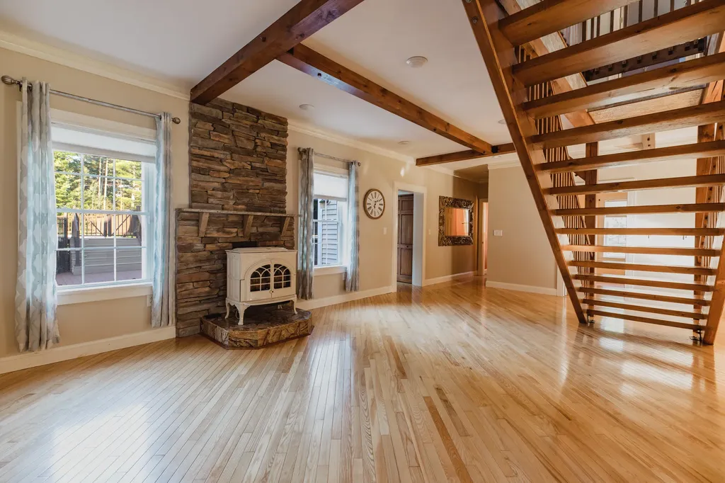 47 Aarons Way Hampden ME 04444
