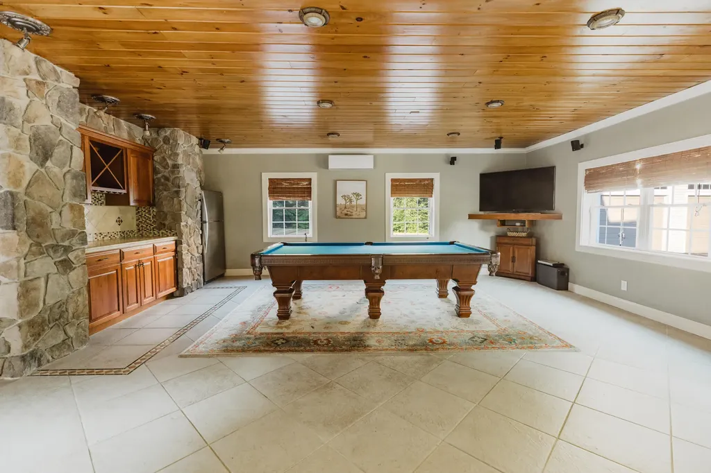 47 Aarons Way Hampden ME 04444