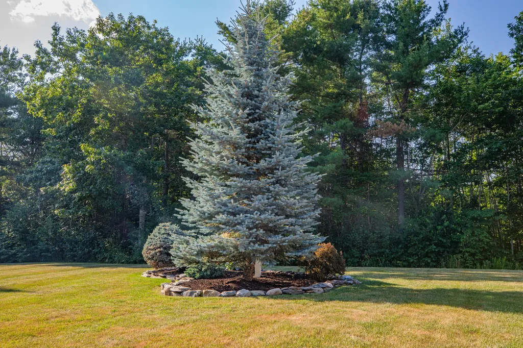 47 Aarons Way Hampden ME 04444