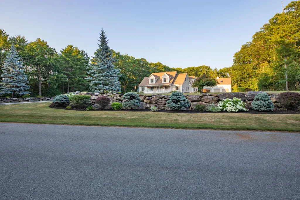 47 Aarons Way Hampden ME 04444