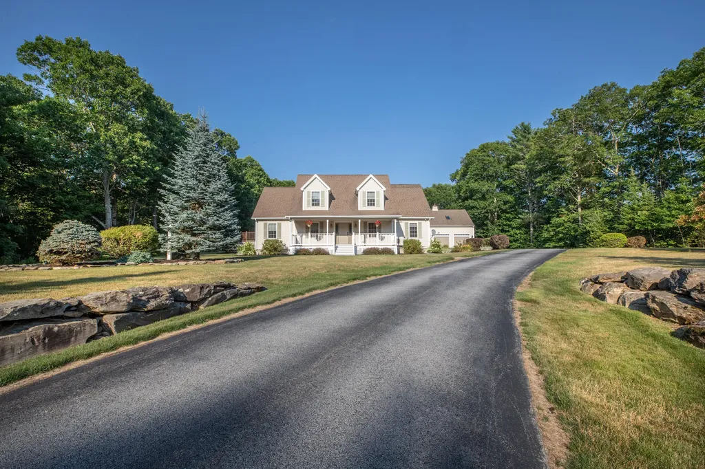 47 Aarons Way Hampden ME 04444