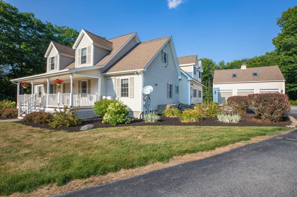 47 Aarons Way Hampden ME 04444