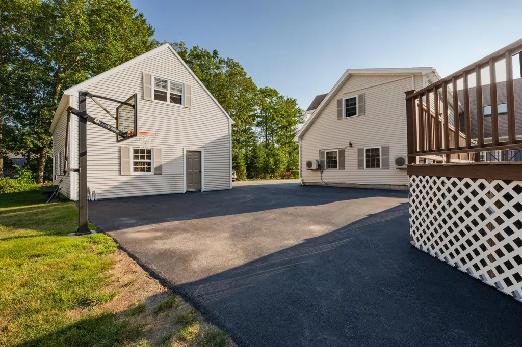 47 Aarons Way Hampden ME 04444