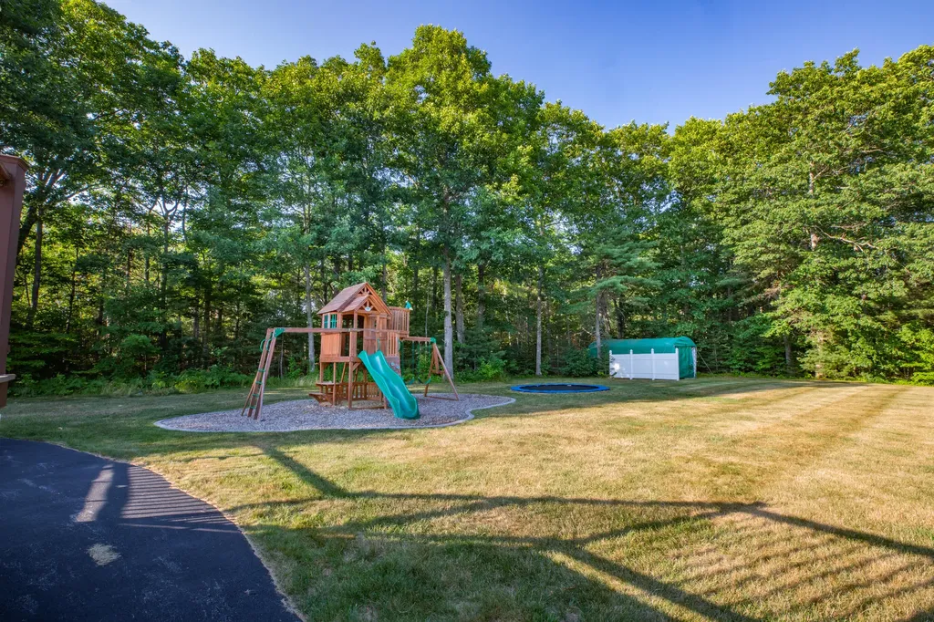 47 Aarons Way Hampden ME 04444