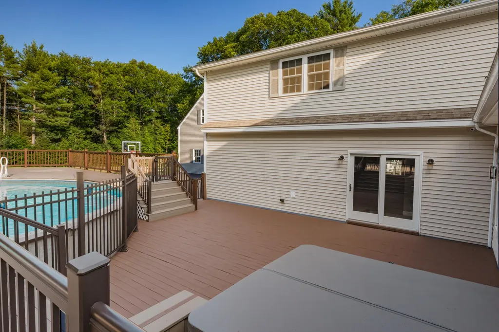 47 Aarons Way Hampden ME 04444