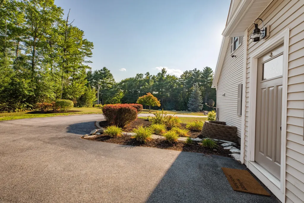 47 Aarons Way Hampden ME 04444