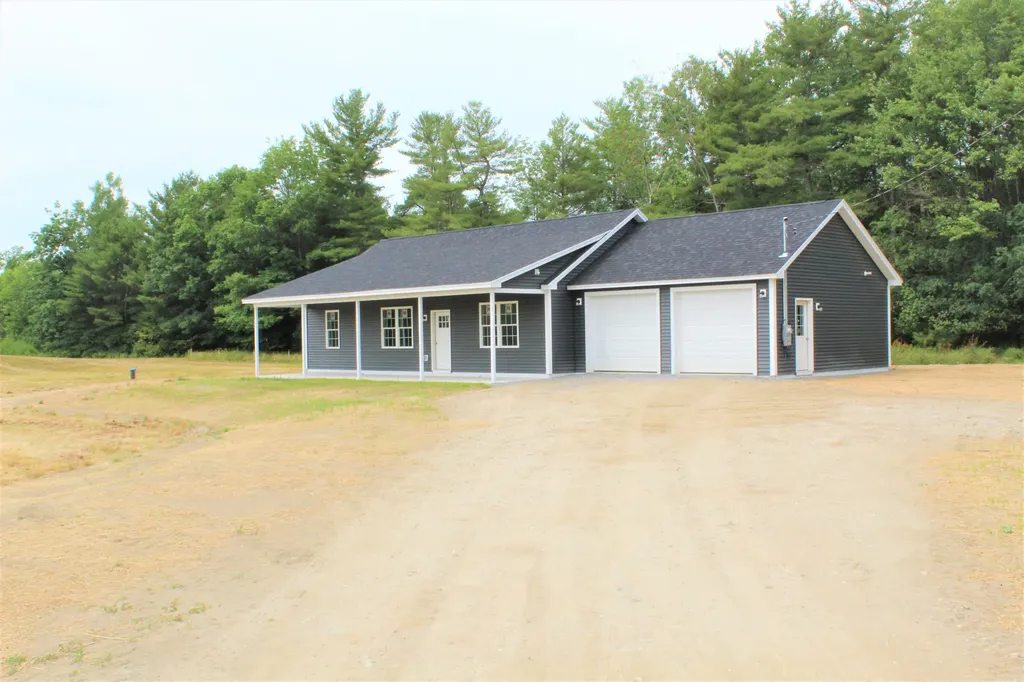 17 Dineen Drive Farmingdale ME 04344