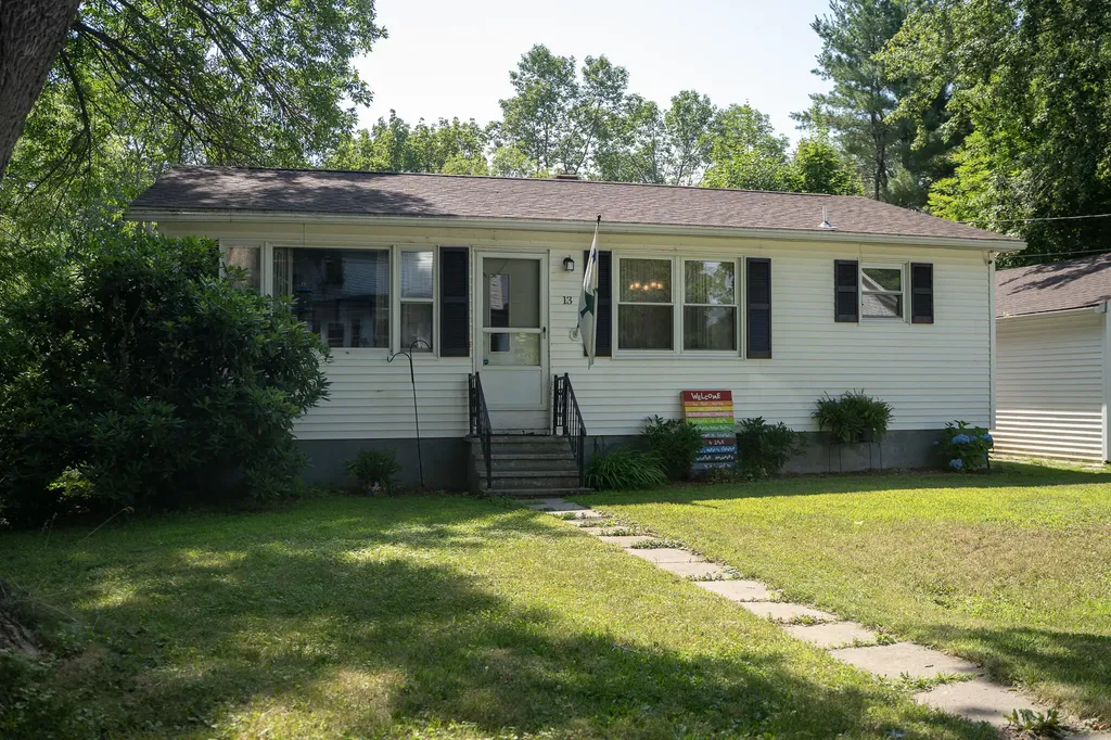 13 Peters Street Orono ME 04473