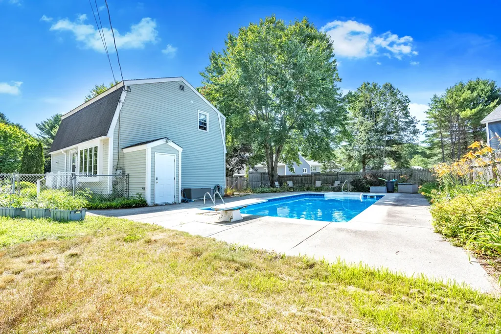 7 Pilgrim Lane Saco ME 04072
